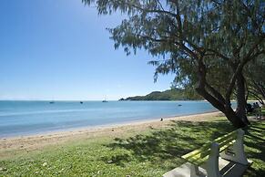 Maggies Beachfront Apt. 7