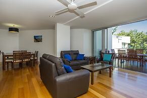 Maggies Beachfront Apt. 8