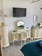 Lazy Waves Boutique B&B