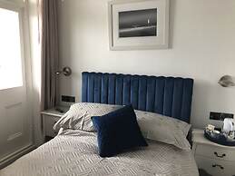 Lazy Waves Boutique B&B