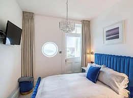 Lazy Waves Boutique B&B