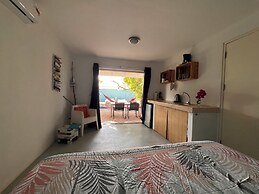Tropical Breeze Apartments
