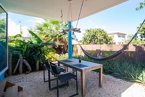 Tropical Breeze Apartments