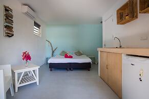 Tropical Breeze Apartments