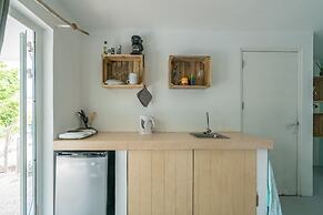 Tropical Breeze Apartments