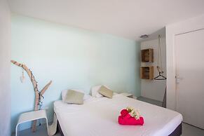 Tropical Breeze Apartments