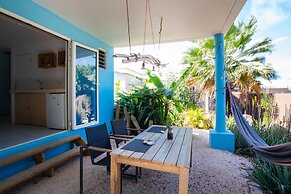 Tropical Breeze Apartments