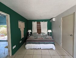 Tropical Breeze Apartments