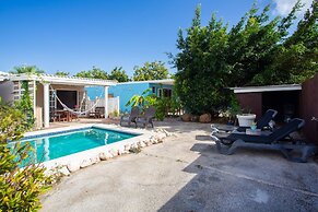 Tropical Breeze Apartments