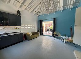 Tropical Breeze Apartments