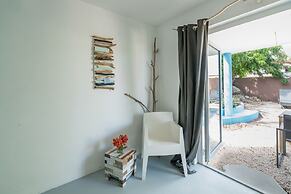 Tropical Breeze Apartments