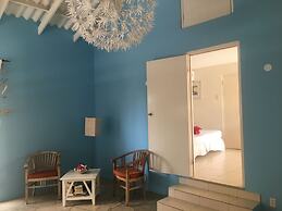 Tropical Breeze Apartments