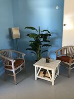 Tropical Breeze Apartments