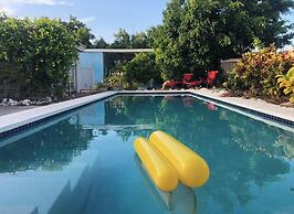 Tropical Breeze Apartments