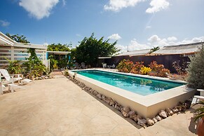 Tropical Breeze Apartments