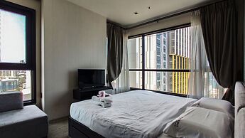 Many Holiday The Base Condo