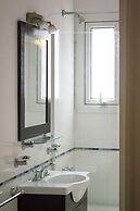 Riobamba 489 by Castillo Argentina