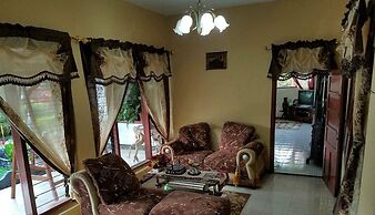 Marry Ind Vila & Guest House Gunung Kawi Malang