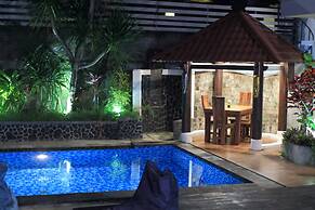 Black Pearl Villa Beachside