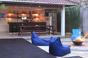 Black Pearl Villa Beachside