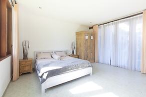 Black Pearl Villa Beachside