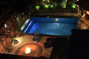 Black Pearl Villa Beachside