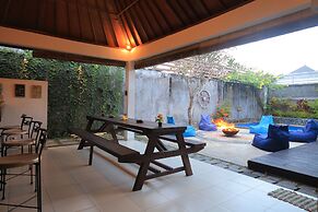 Black Pearl Villa Beachside