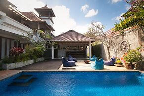 Black Pearl Villa Beachside