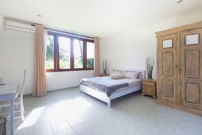 Black Pearl Villa Beachside