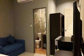 Surachet at 257 Boutique House