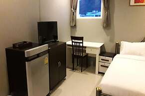 Surachet at 257 Boutique House