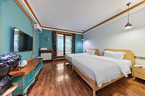 Pandora Vista Retreat