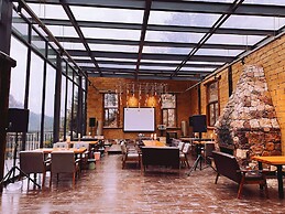 Pandora Vista Retreat