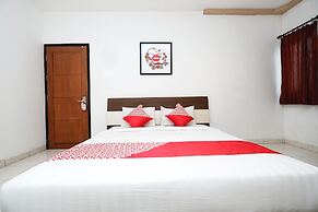 OYO 1251 Residence 8