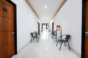 OYO 1251 Residence 8