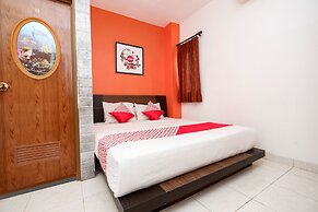 OYO 1251 Residence 8