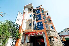 OYO 1251 Residence 8