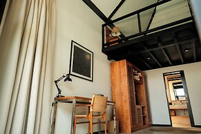 Wave House - Surf Camp