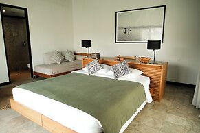 Wave House - Surf Camp