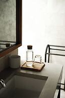 Wave House - Surf Camp