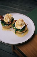 Wave House - Surf Camp