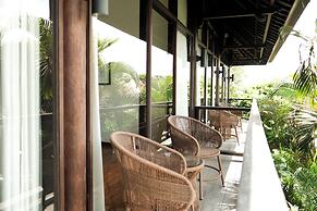 Wave House - Surf Camp