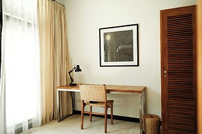 Wave House - Surf Camp