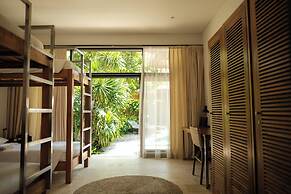 Wave House - Surf Camp