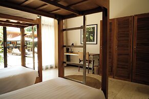 Wave House - Surf Camp