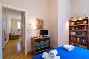 Elegant Flat at Municipio by Napoliapartments