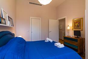 Elegant Flat at Municipio by Napoliapartments