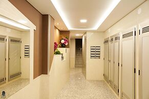 dpCristal City Apartments