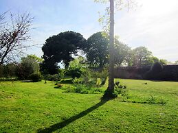 Le Manoir Aux Douves