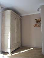 Le Manoir Aux Douves
